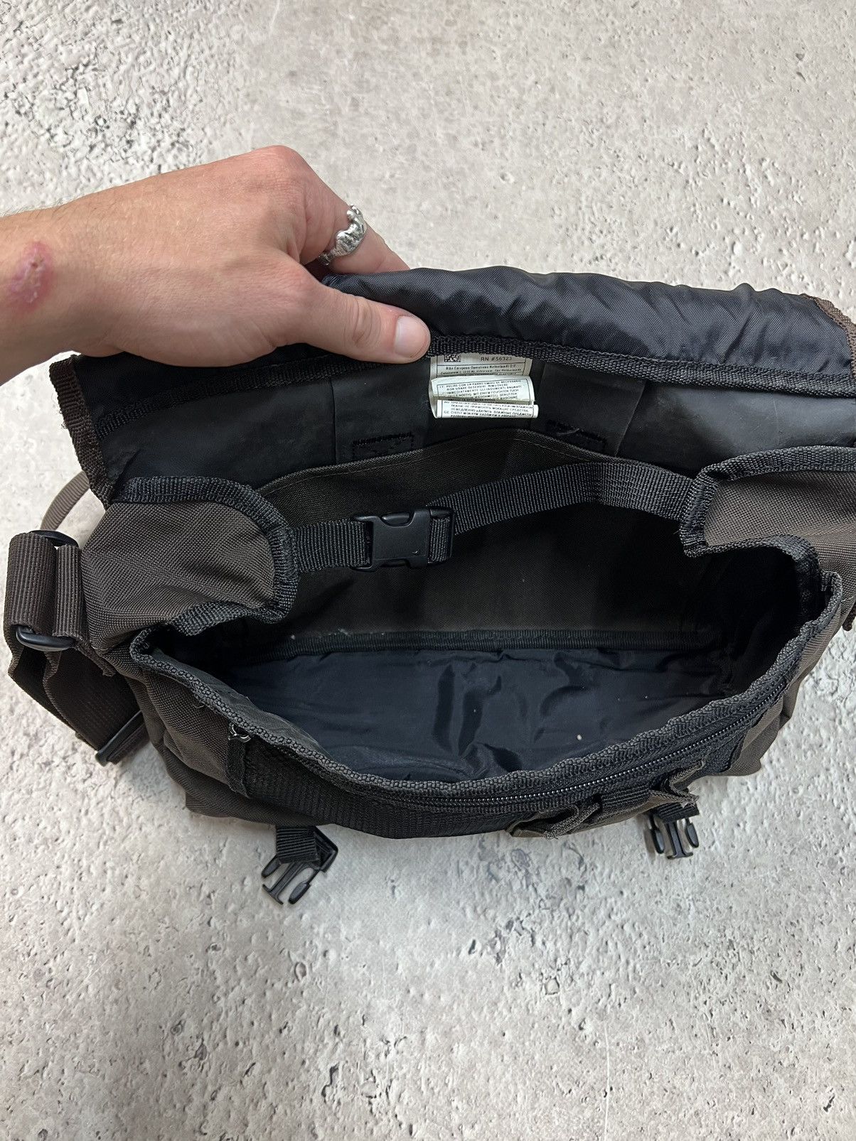 Nike × Vintage Rare Vintage Sling Bag Sandbag Nylon Y2K Gorpcore Size ONE SIZE - 10 Thumbnail