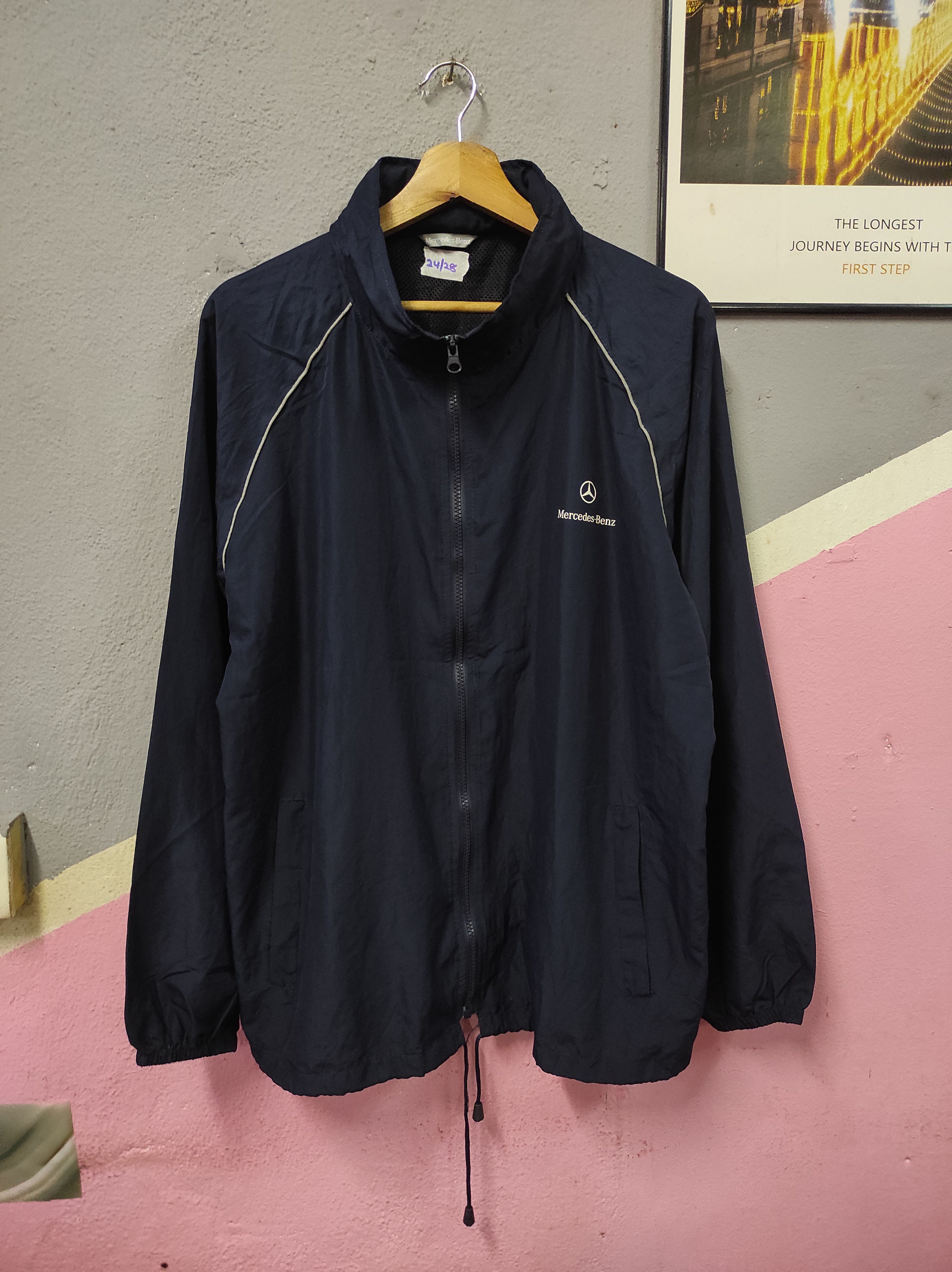 Mercedes-Benz MERCEDES BENZ LIGHT JACKET HOODED Size US L / EU 52-54 / 3 - 1 Thumbnail