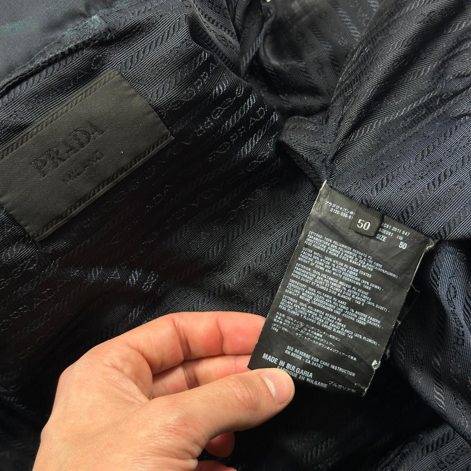 Prada Prada 2011 Extra Fine Gabardine Nylon Triangle Logo Puffer L Size US L / EU 52-54 / 3 - 10 Thumbnail