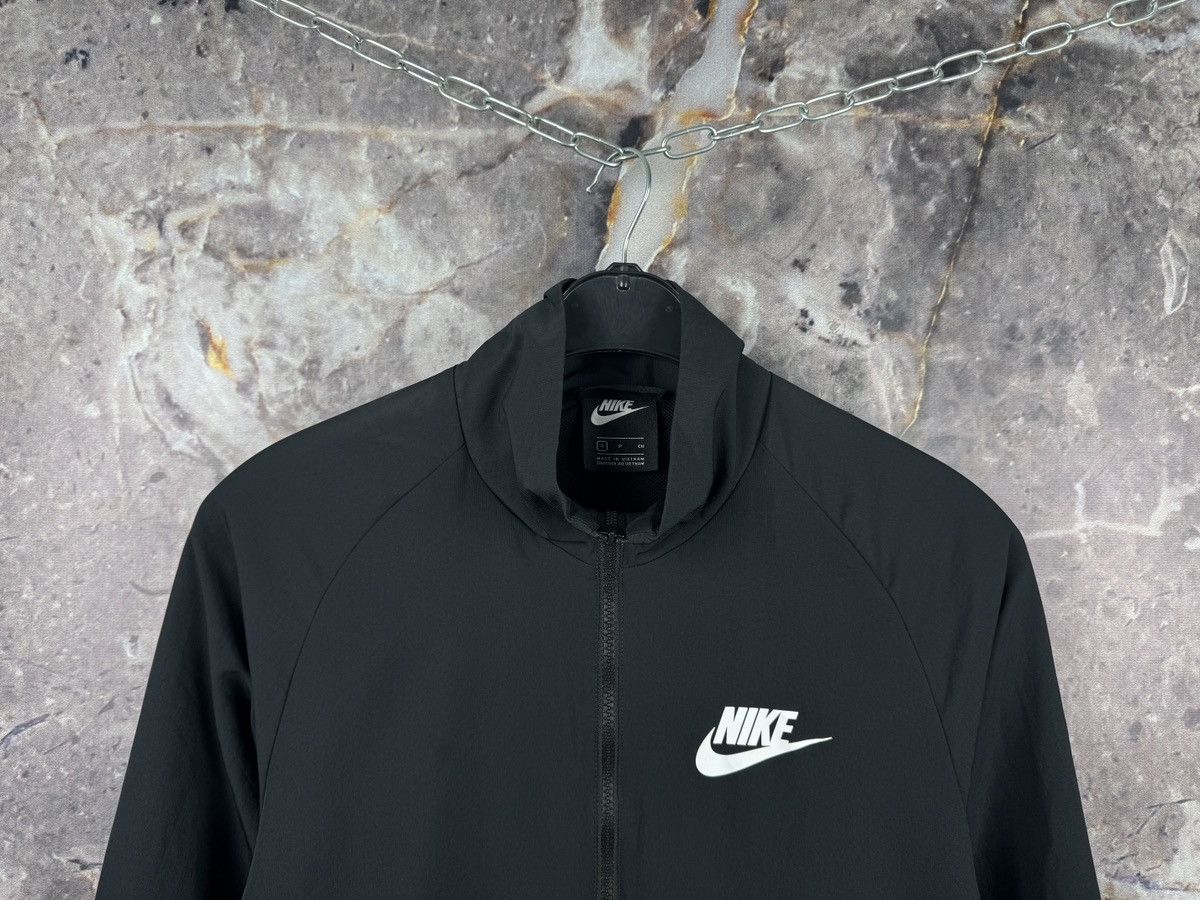 Nike Men’s Nike Light Wind Jacket Black Streetwear Size Small Size US S / EU 44-46 / 1 - 2 Thumbnail