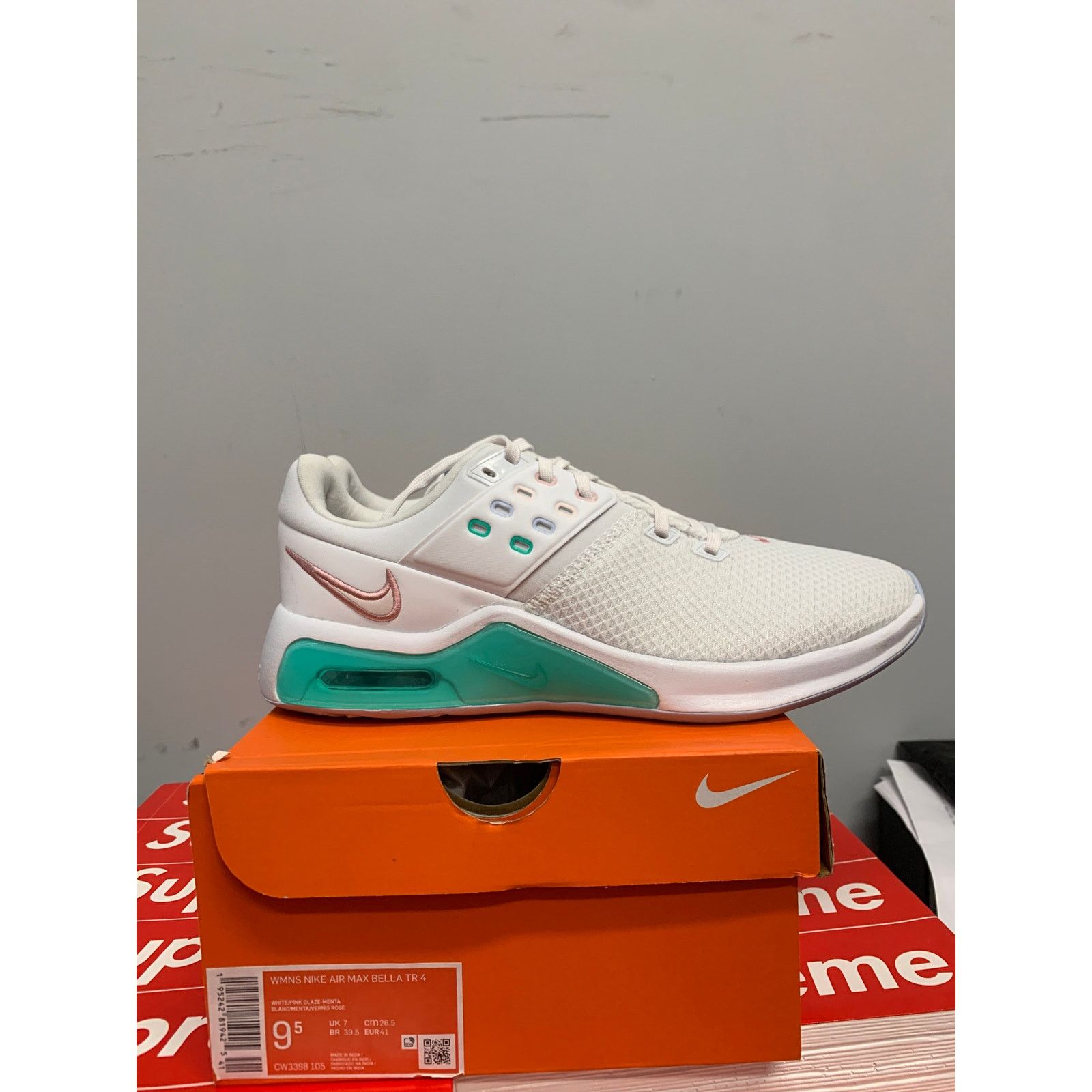 Nike Nike Women's Air Max Bella TR 4 White Green Size 9.5 NEW Size US 9.5 / IT 39.5 - 1 Thumbnail