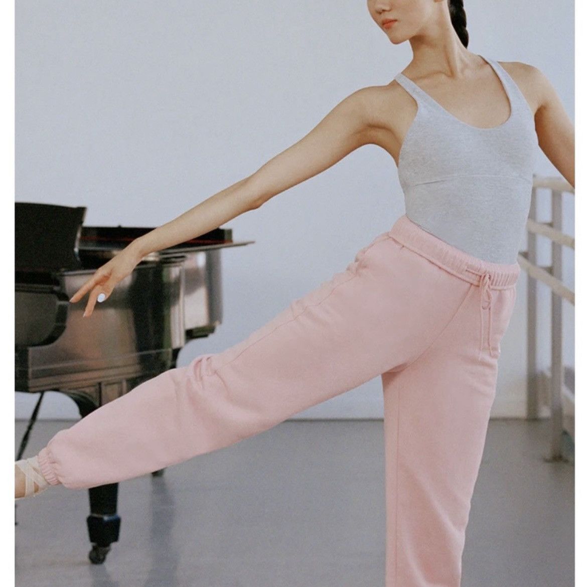 Alo Alo Accolade Sweatpant NWT Ballet Pink Size XS Size 25" / US 0 / IT 36 - 2 Thumbnail