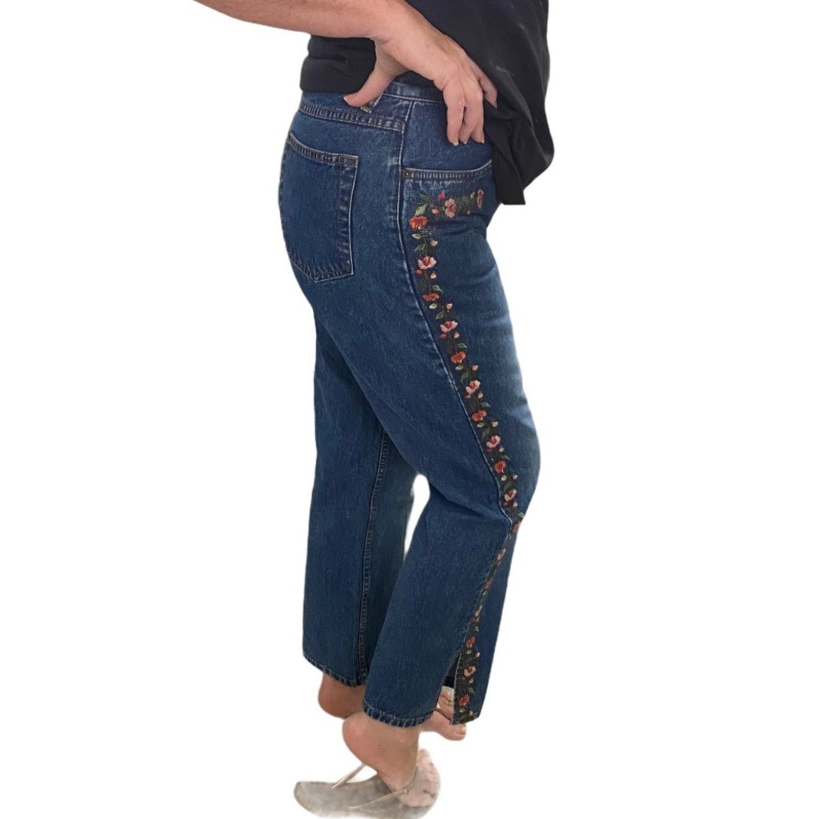 Bill Blass Vintage Bill Blass Flower Embroidered High Rise Blue Jeans Size 30" / US 8 / IT 44 - 8 Thumbnail