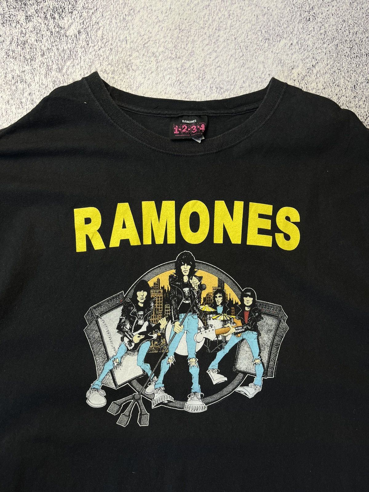 Band Tees 1999 Ramones Road to Ruin Vintage T Shirt Y2K Size US XL / EU 56 / 4 - 6 Thumbnail