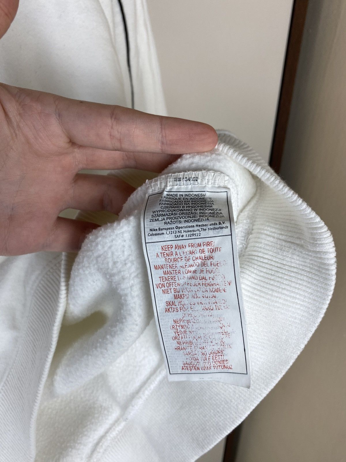 Nike Vintage Nike Big Logo White Sweatshirt Y2K Drill style Size US M / EU 48-50 / 2 - 7 Thumbnail