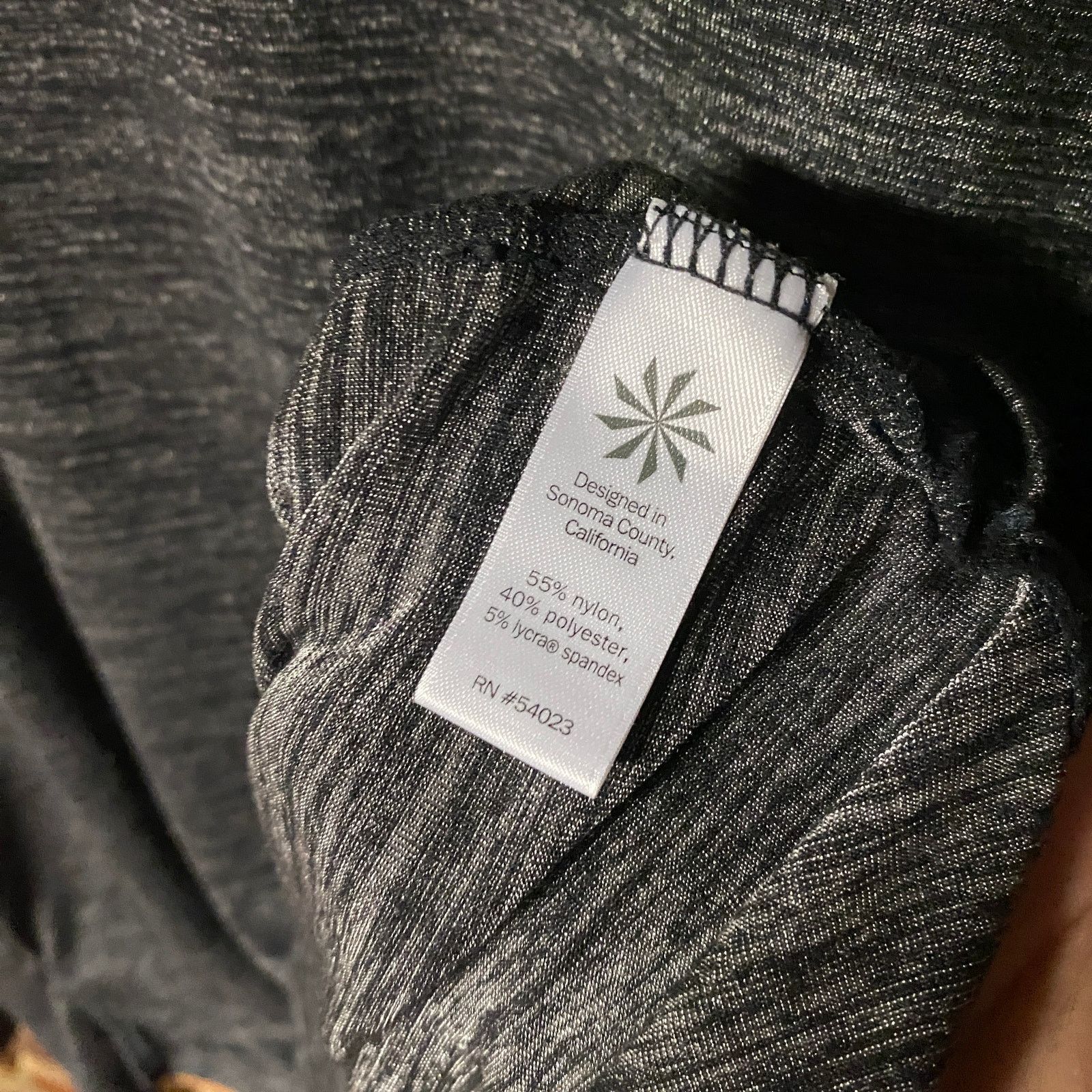 Athleta Athleta Odyssey Heathered Gray Split-Back Top Medium Size M / US 6-8 / IT 42-44 - 6 Thumbnail