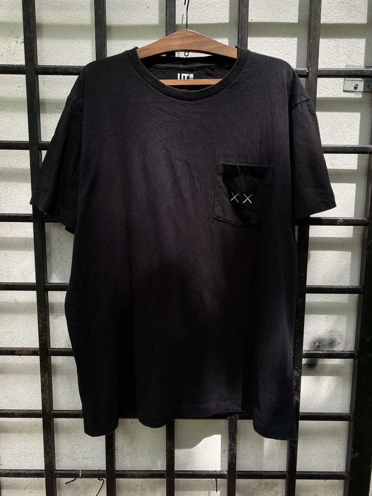Kaws × Uniqlo Uniqlo kaws street vintage Size US L / EU 52-54 / 3 - 2 Thumbnail