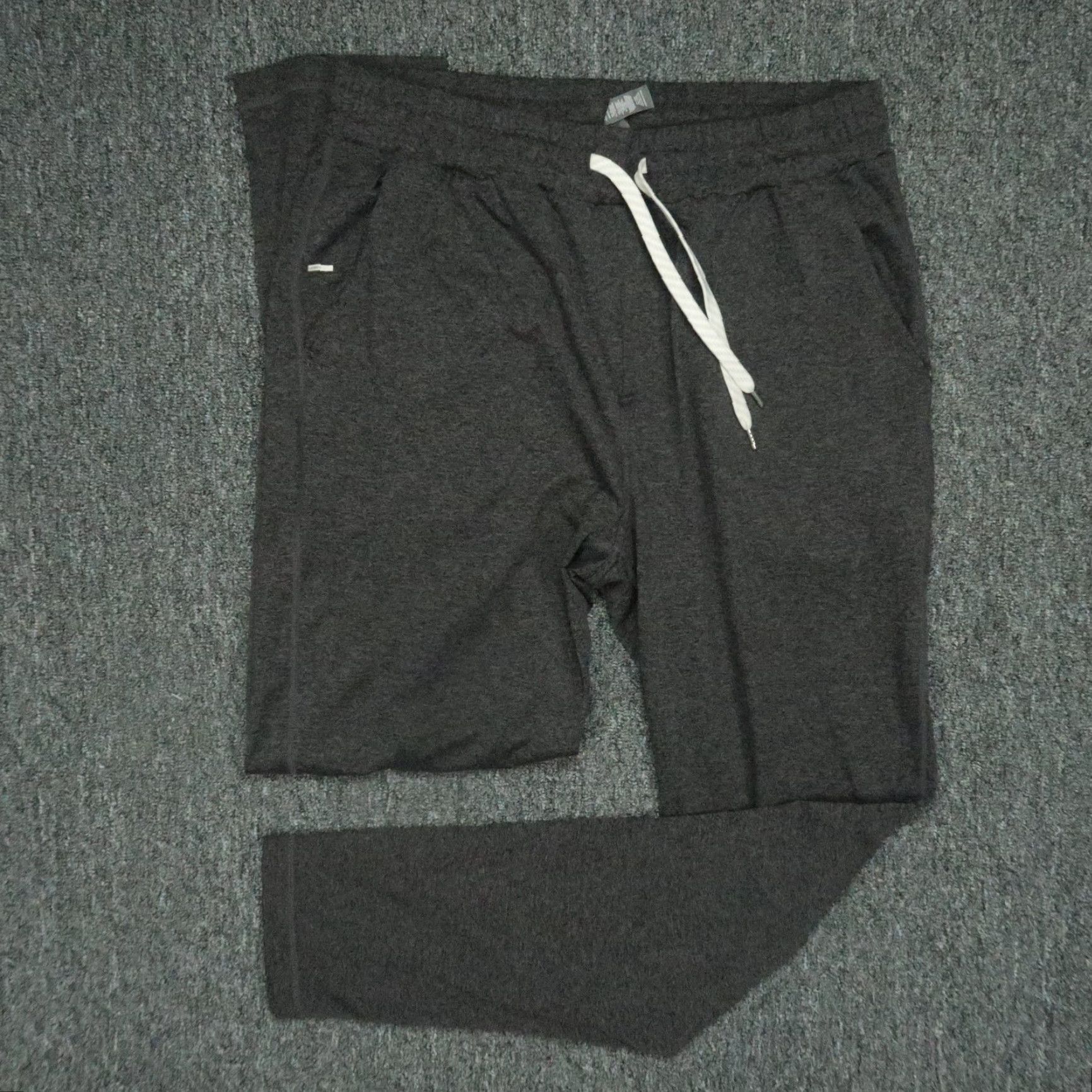 Vuori Vuori Pants Mens XL Charcoal Gray Ponto Performance Dreamknit Lightweight Sweatpants Tapered Inseam 31 Pockets Size US 36 / EU 52 - 2 Thumbnail
