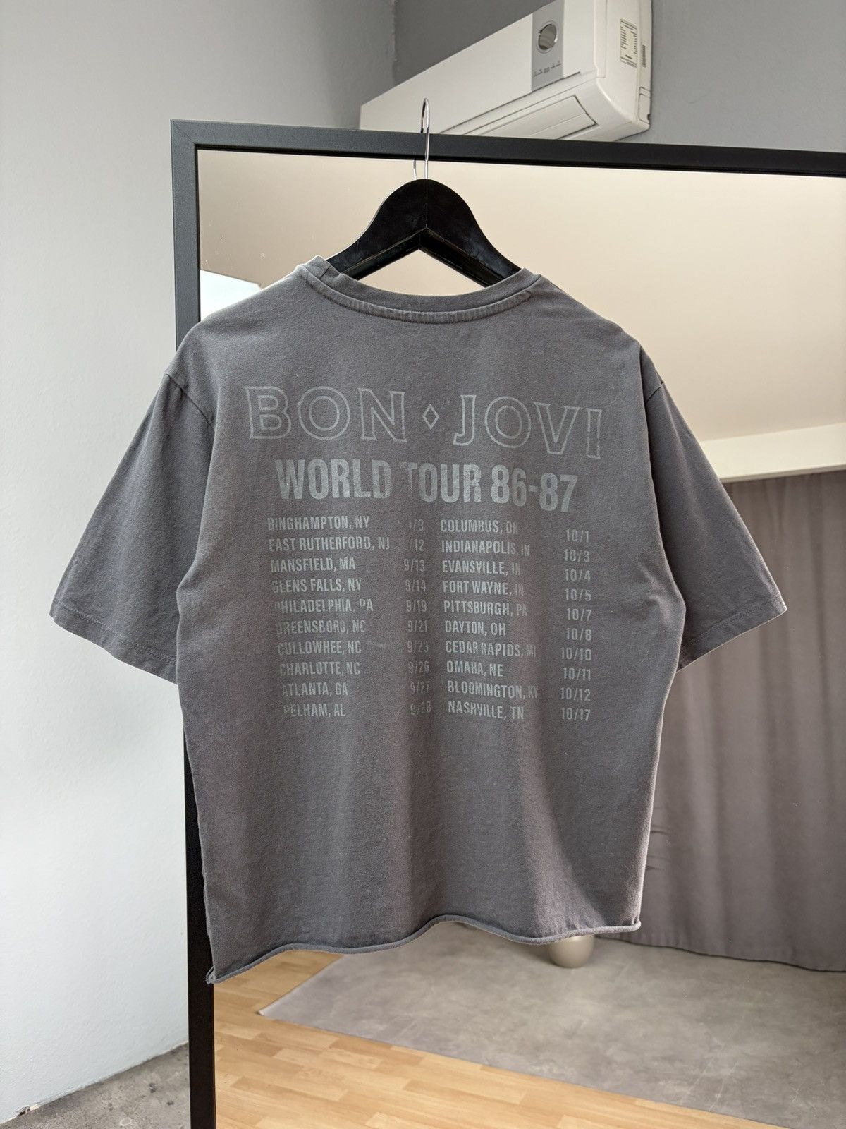Band Tees Bon Jovi 1986–87 World Tour Tee Vintage Fade Rock Band Shirt Size US S / EU 44-46 / 1 - 9 Thumbnail