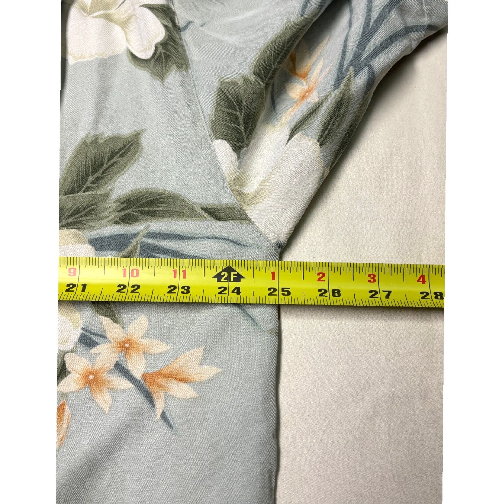 Tommy Bahama Tommy Bahama Silk Aloha Hawaiian Shirt Men XL Floral Tropical Vacation Button-Down Short Sleeve Green Silk Floral Hawaiian 90s? Size US XL / EU 56 / 4 - 6 Thumbnail