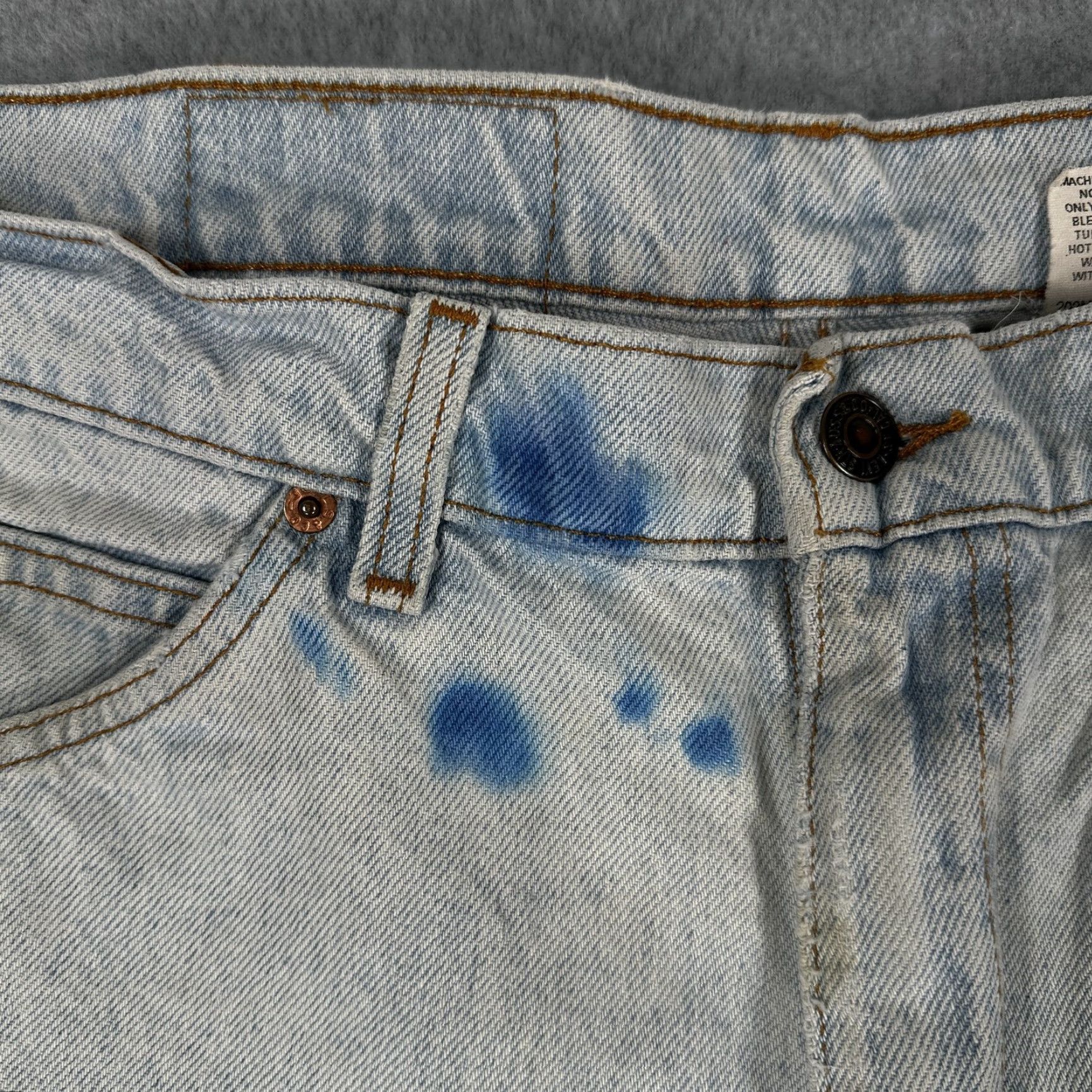 Levi's VINTAGE Levis 550 Jeans Mens 38x32 Light Wash Blue Relaxed Distressed Stained Grunge 90s Size US 38 / EU 54 - 4 Thumbnail