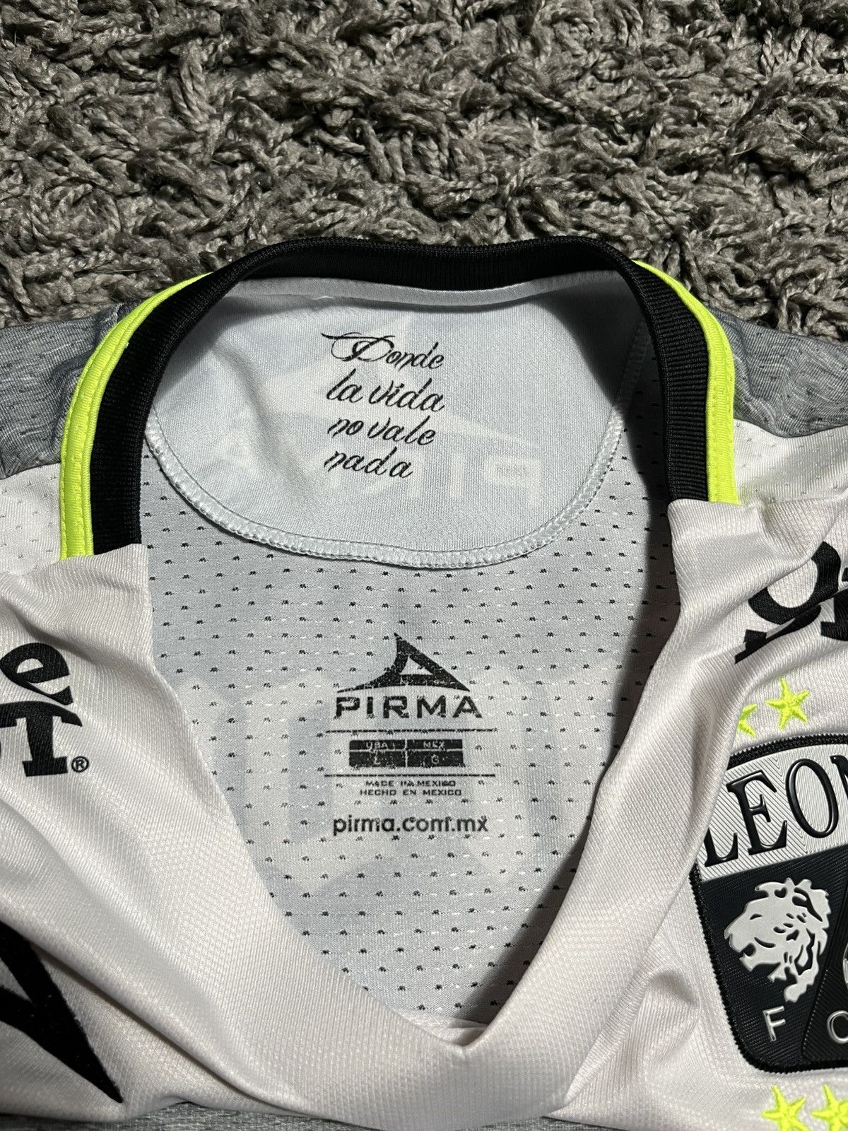 Vintage LEON PIRMA TRIKOT SOCCER JERSEY 2016/17 THIRD FORM FOOTBALL Size US L / EU 52-54 / 3 - 4 Thumbnail