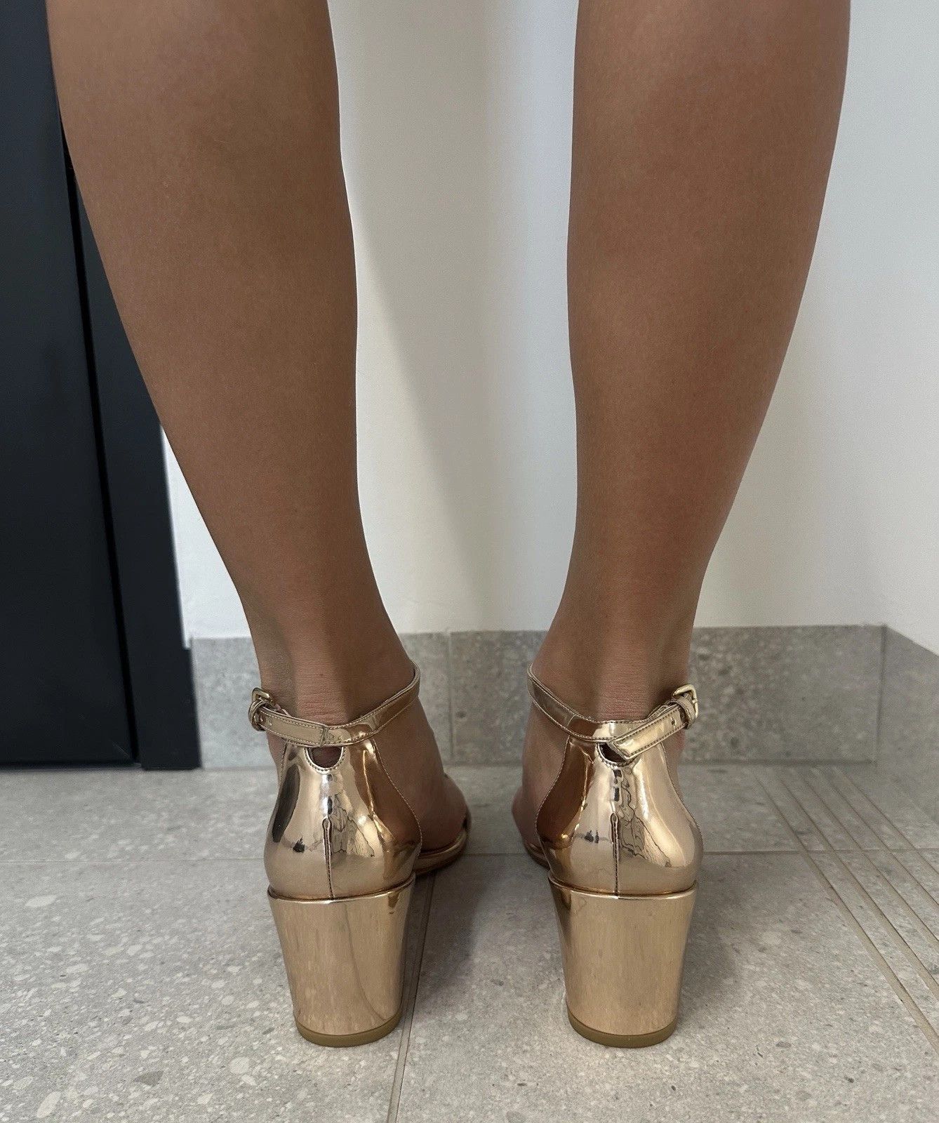 Stuart Weitzman Stuart Weitzman Shoes Womens Gold Heels Sandals Heeled Size US 7.5 / IT 37.5 - 4 Thumbnail