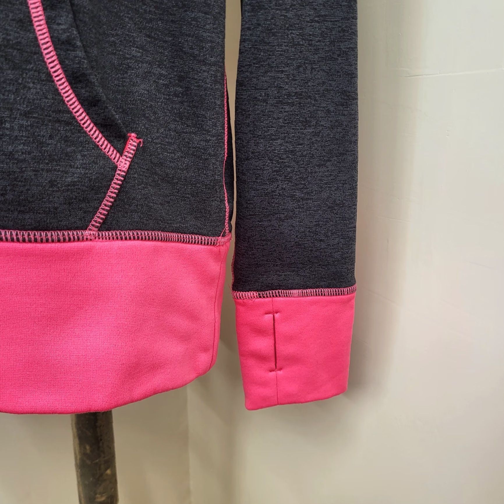 Nike Nike Hoodie Women’s Medium Grey Therma-Fit Neon Pink Long Sleeve Big Logo Size M / US 6-8 / IT 42-44 - 7 Thumbnail