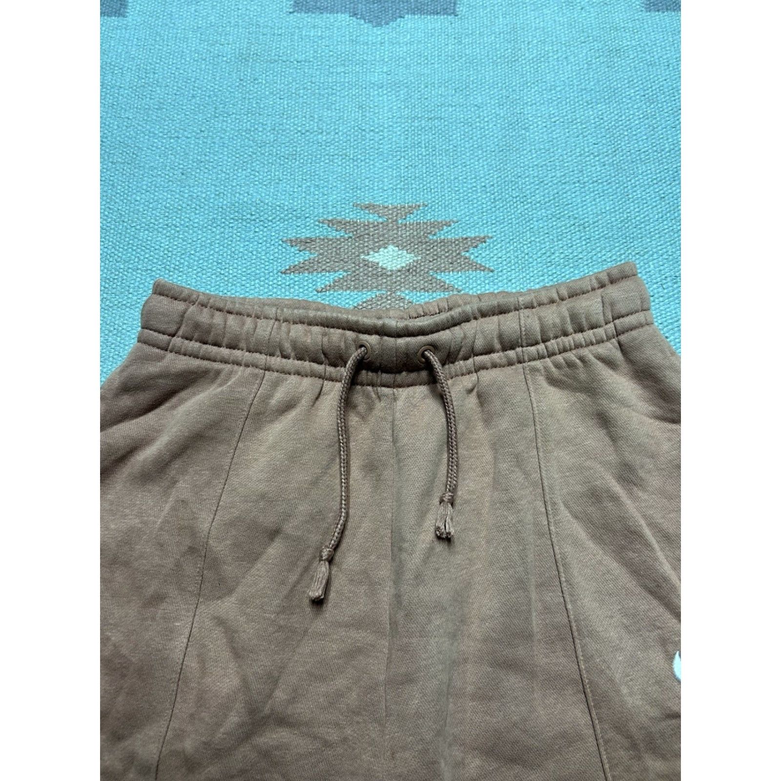 Nike Vtg Nike sweat shorts light brown embroidered swoosh check drawstring men’s XS Size US 27 - 3 Thumbnail