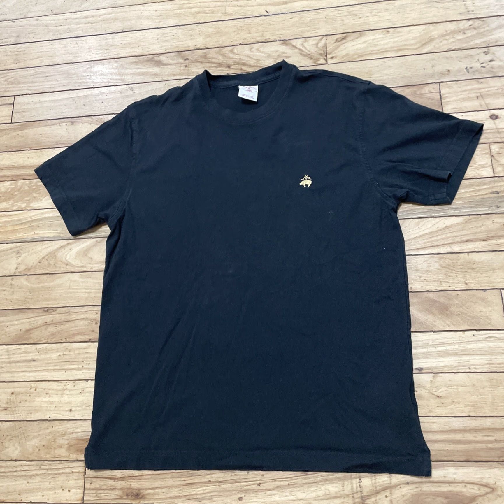Brooks Brothers BROOKS BROTHERS 1818 TShirt Men M Black Classic Gold Crest Logo Crew Tee Shirt M Size US M / EU 48-50 / 2 - 3 Thumbnail
