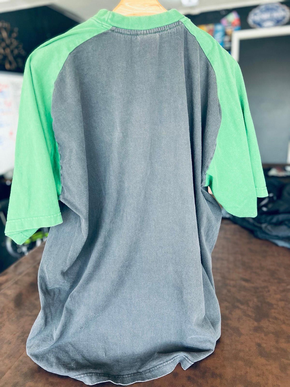 Designer Vintage R.WORLD Trap Graphic Tee - Green & Black Size US XXL / EU 58 / 5 - 2 Thumbnail