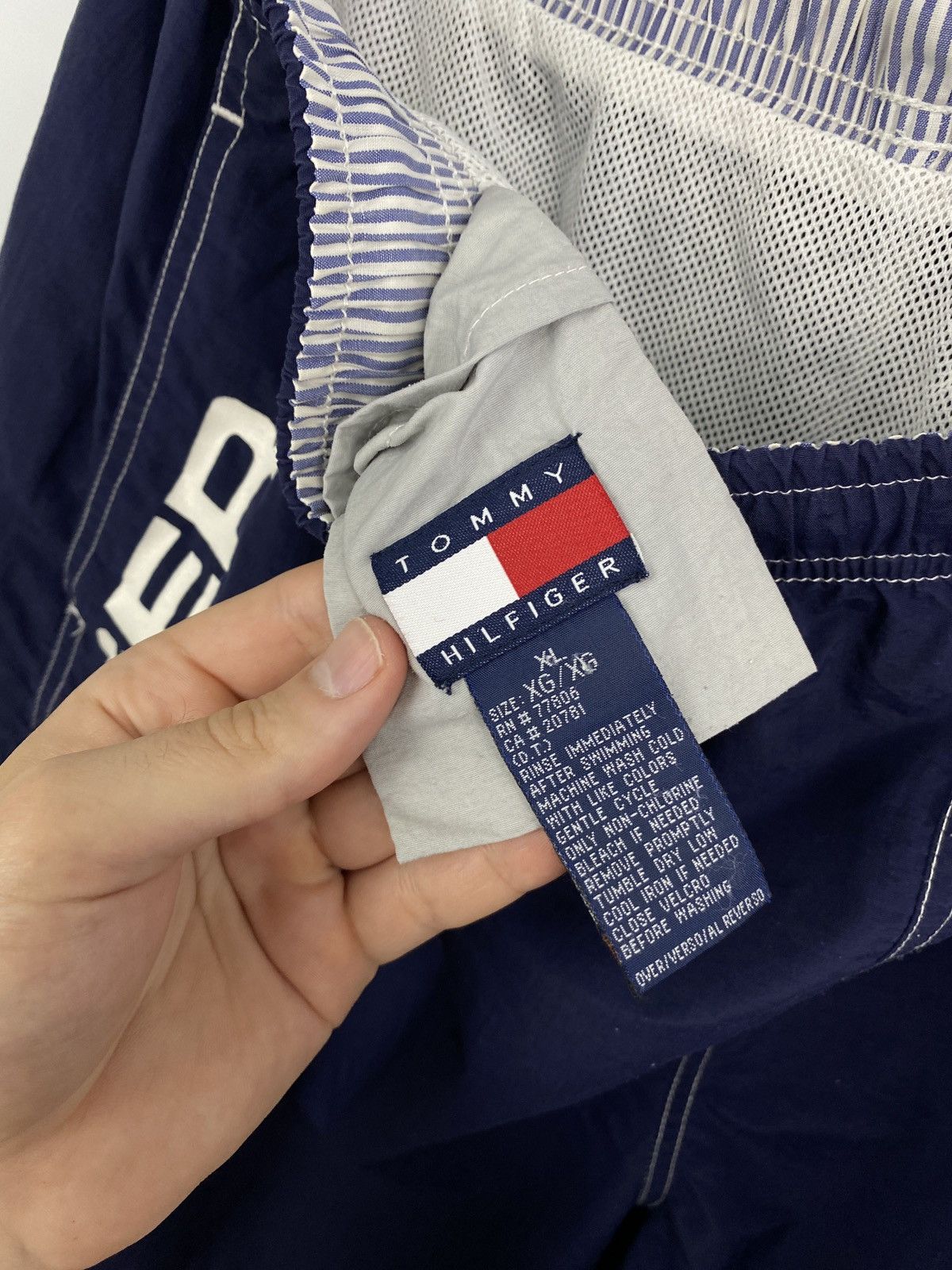 Tommy Hilfiger Vintage 90s Tommy Hilfiger Nylon shorts casual streetwear Size US 34 / EU 50 - 7 Thumbnail