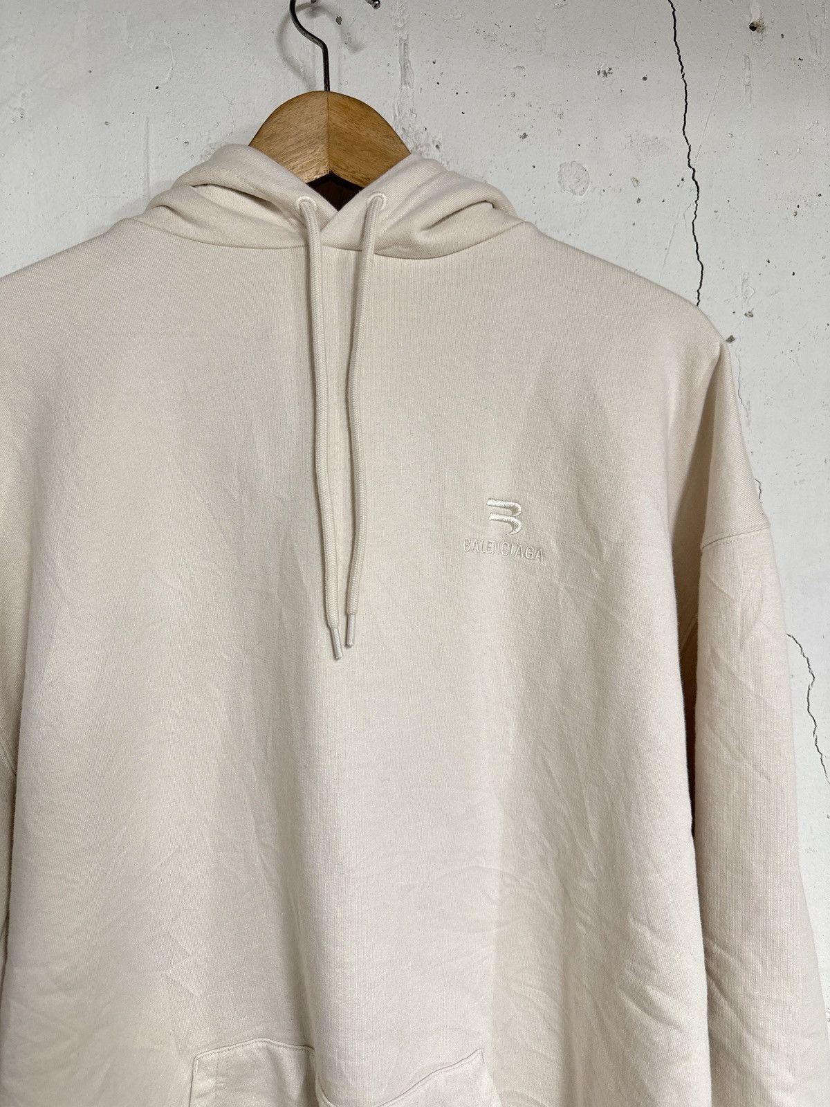 Balenciaga Balenciaga Sport B Logo Hoodie Cream XL Size US XL / EU 56 / 4 - 1 Thumbnail