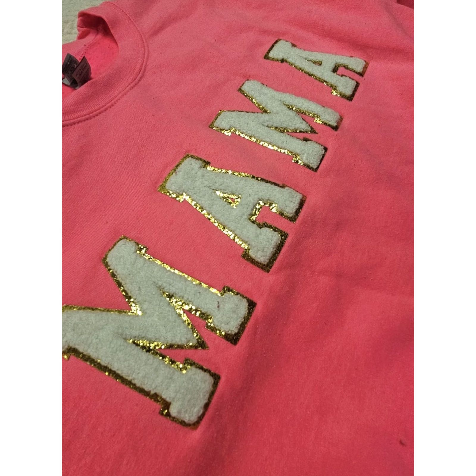 Gildan Gildan Sweatshirt Mama Embroidered Patch Lettering Long Sleeve Crew Neck Pink L Womens Size L / US 10 / IT 46 - 2 Thumbnail