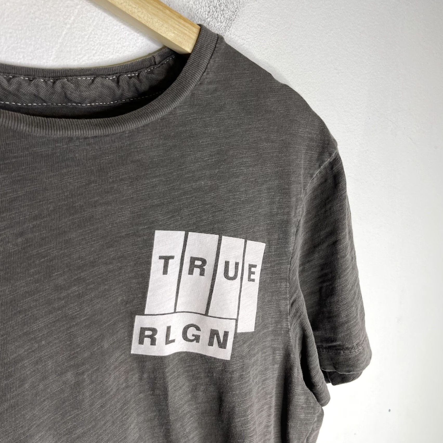 True Religion VINTAGE True Religion T-Shirt Mens Regular Gray Cotton Double-Sided Graphic Designer 90s Y2K Men Short Sleeve Crew Neck Medium Size US M / EU 48-50 / 2 - 6 Thumbnail