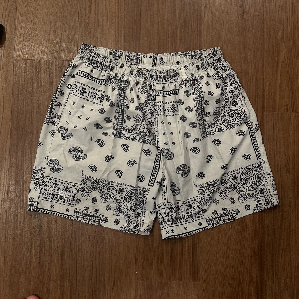 Purple Brand Purple BRAND ECRU White Paisley Swim Short Size XXL Size US 38 / EU 54 - 1 Thumbnail