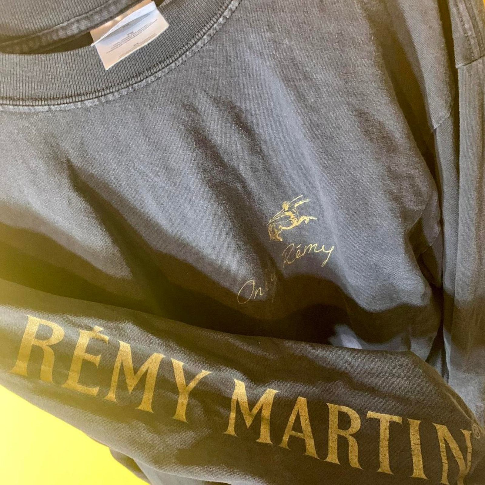 Gildan vintage 2000s REMY MARTIN COGNAC 1738 long sleeve tee shirt Size US XL / EU 56 / 4 - 1 Thumbnail