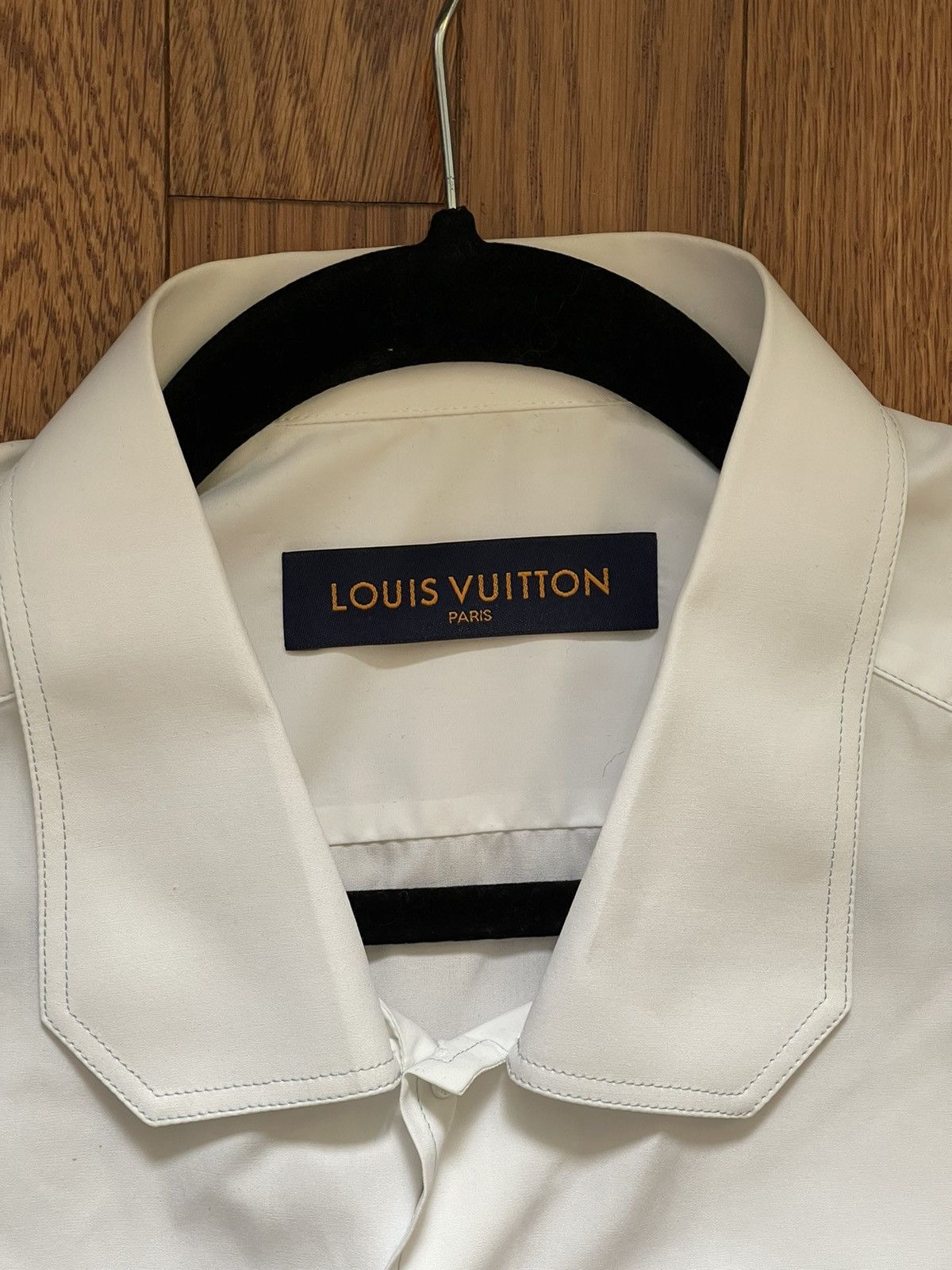 Louis Vuitton Louis Vuitton Graphic Collared Short Sleeved Shirt Sz. M Size US M / EU 48-50 / 2 - 3 Thumbnail