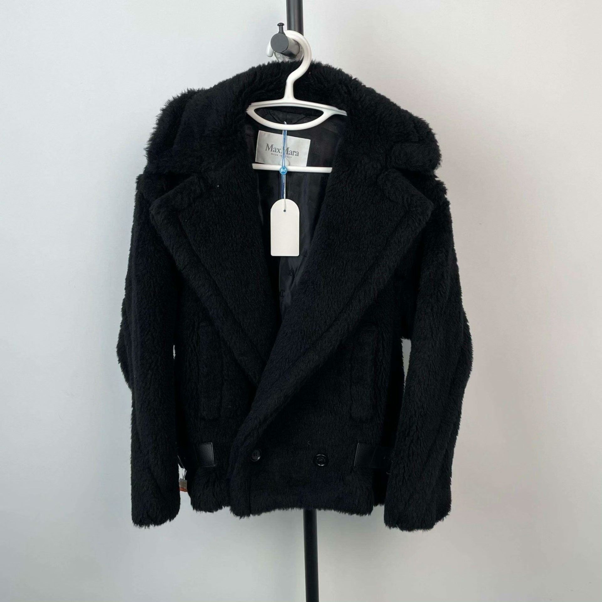 Max Mara Max Mara Cropped Black Coat M Women Size M / US 6-8 / IT 42-44 - 1 Thumbnail