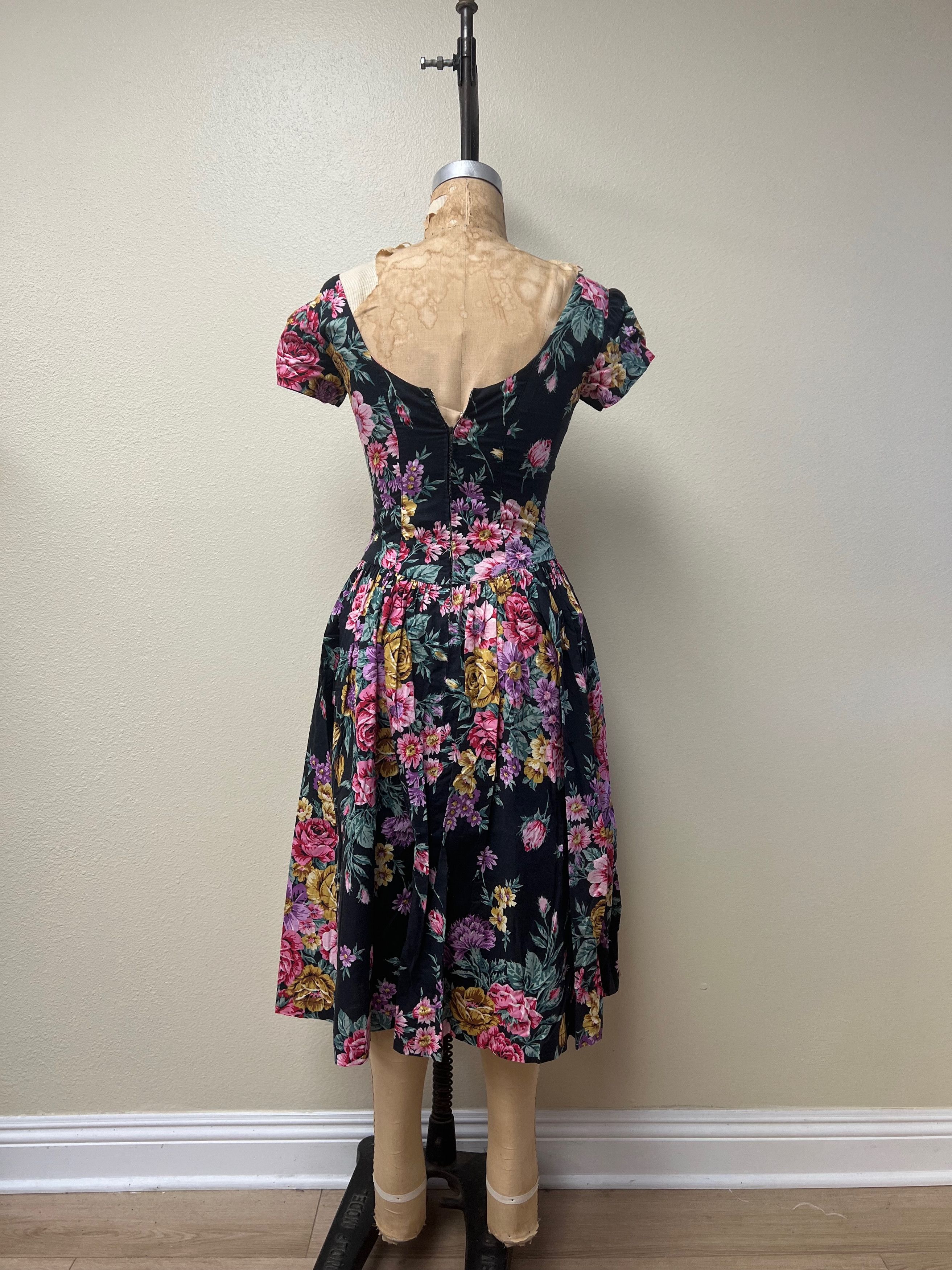Other EUC Vintage 1980s Floral Full Skirt Black Pink Dress Medium Size M / US 6-8 / IT 42-44 - 6 Thumbnail