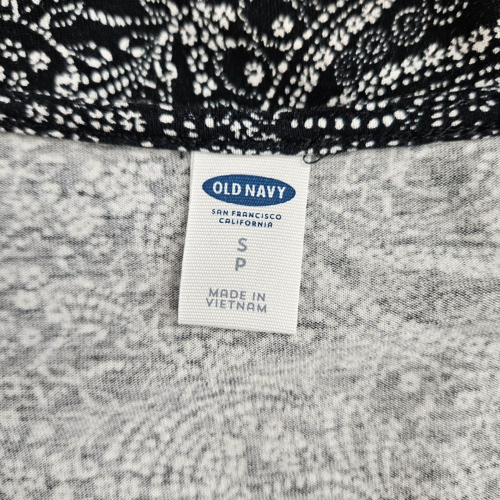 Old Navy Old Navy Womens Tank Top Sz Small Black White Paisley Rayon Scoop Neck Size S / US 4 / IT 40 - 6 Thumbnail