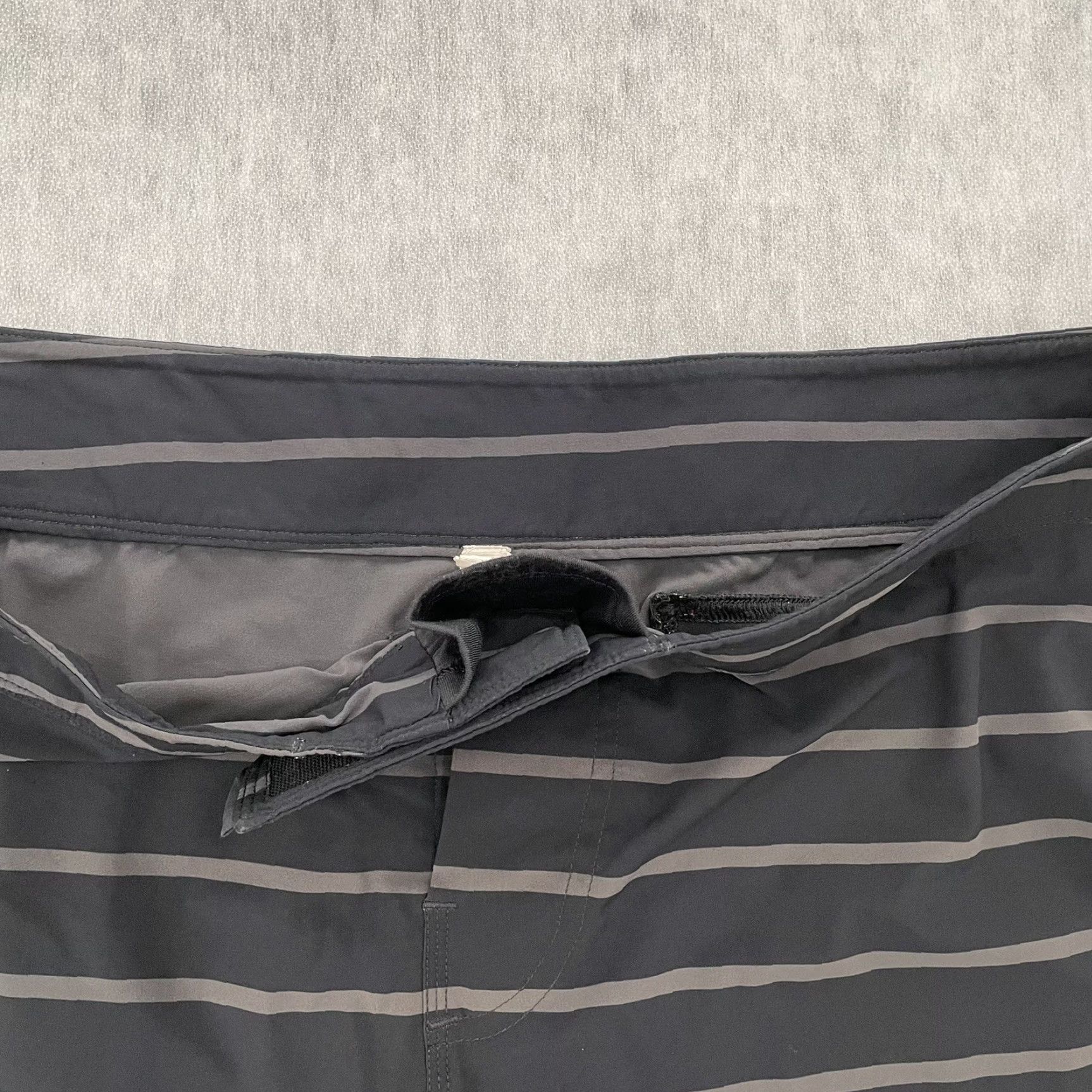 Lululemon Lululemon Shorts Adult 40 Black Gray Striped Pocket Mens Athletic Activewear Shorts Size US 40 / EU 56 - 3 Thumbnail