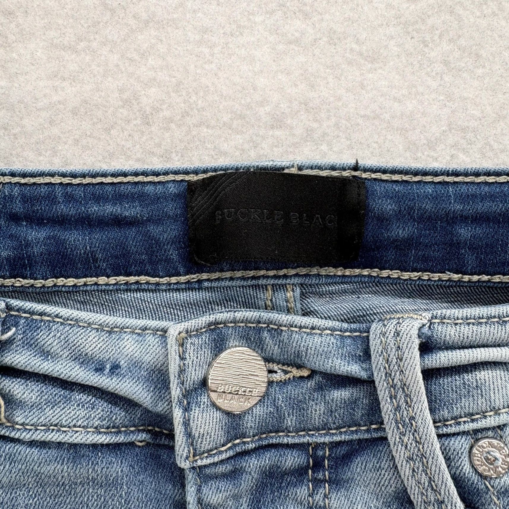 Buckle Black Buckle Black Jeans Womens 27 Light Wash Distressed Mom Jean High Rise Grunge Y2K Size 27" / US 4 / IT 40 - 5 Thumbnail