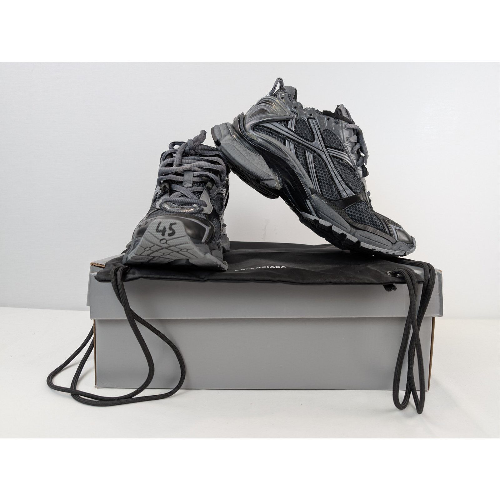 Balenciaga o1rshd1 Mesh and Rubber Runner Sneaker in Dark Grey / Black Size US 12 / EU 45 - 20 Thumbnail