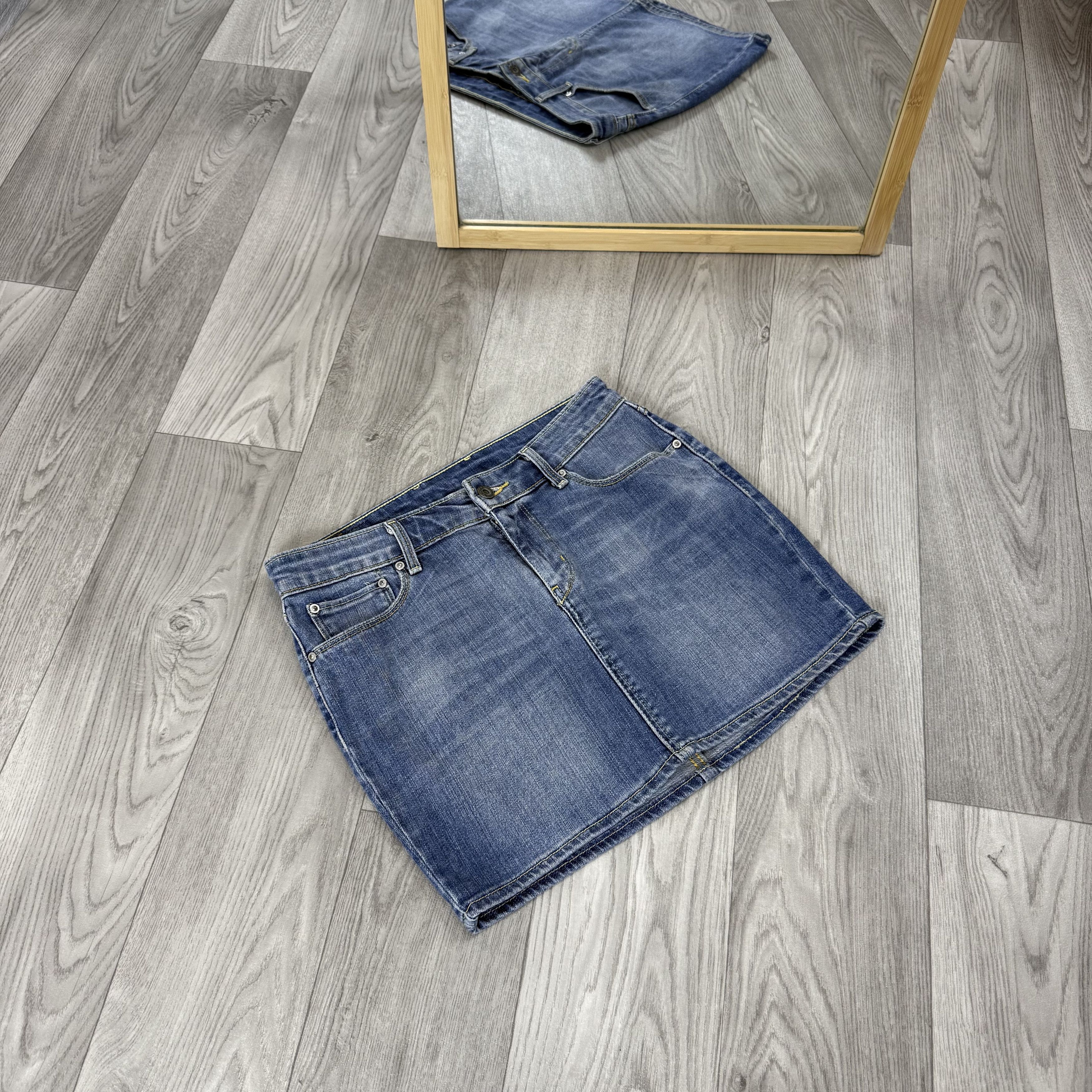 Levi's Vintage Levi's Y2K Mini Skirt Low Rise S Size 26" / US 2 / IT 38 - 4 Thumbnail