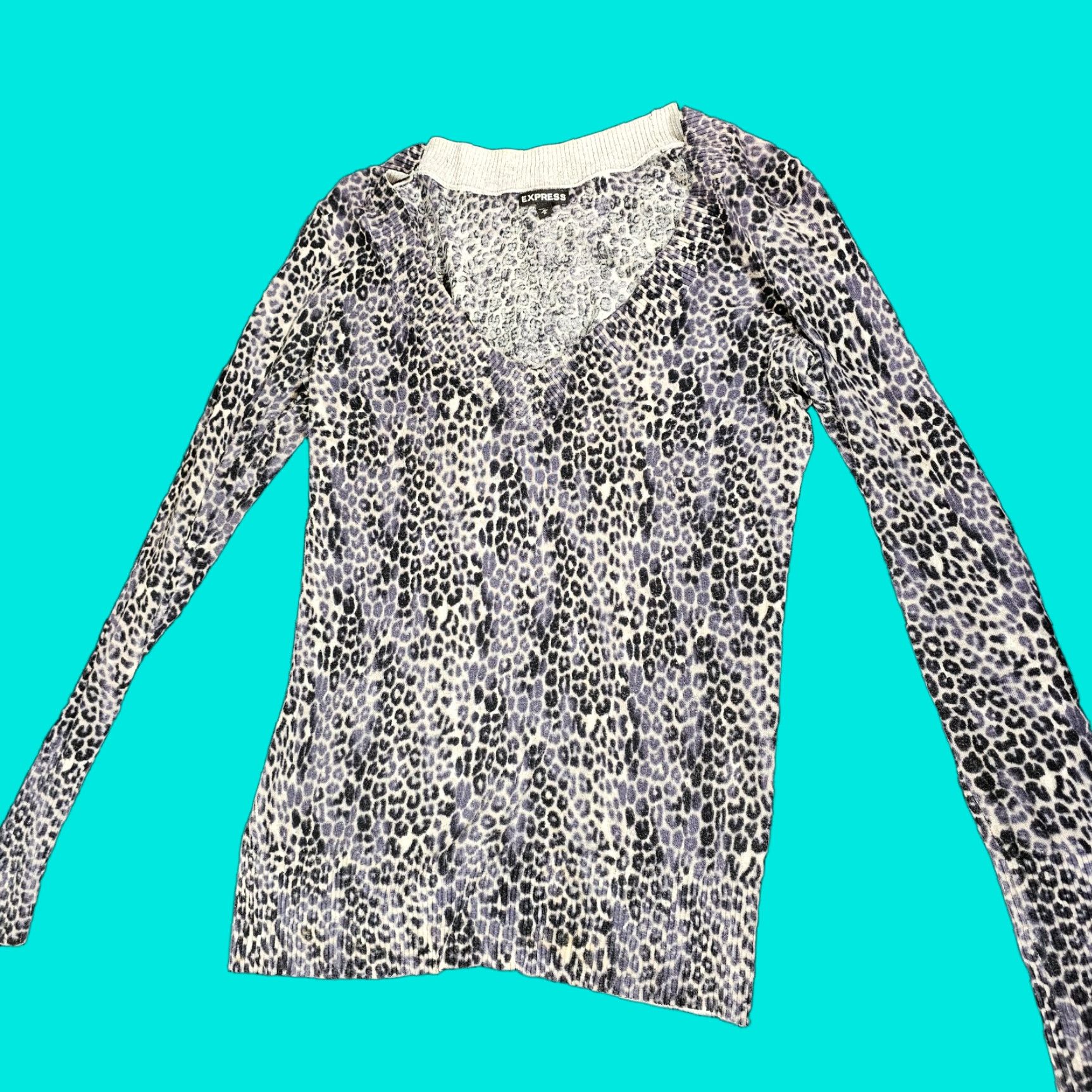 Express Express Blouse Women M Gray Leopard Long Sleeve V-Neck Casual Business Shirt Size M / US 6-8 / IT 42-44 - 1 Thumbnail