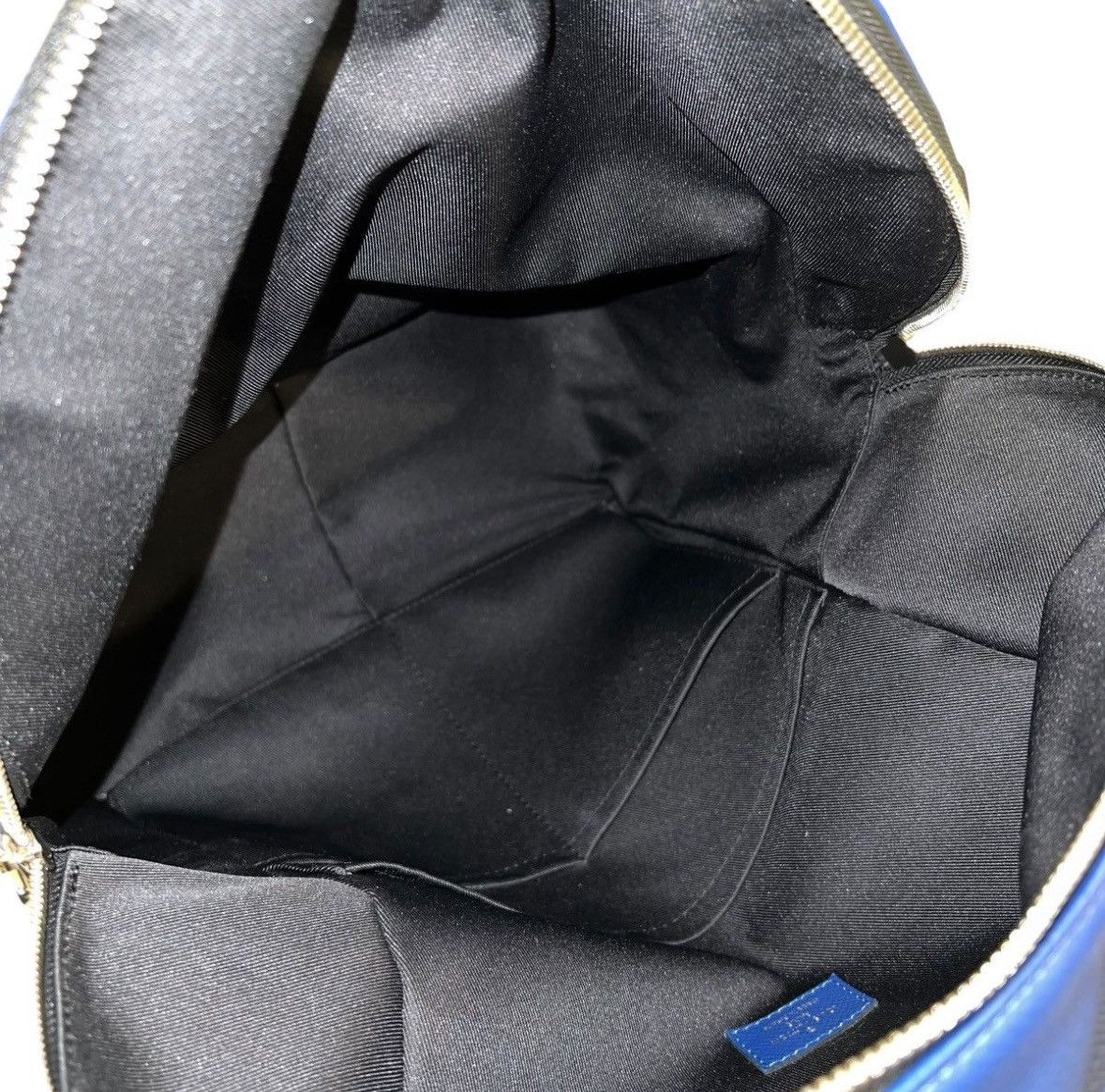 Louis Vuitton Louis Vuitton Taiga Leather Discovery Backpack Size ONE SIZE - 5 Thumbnail