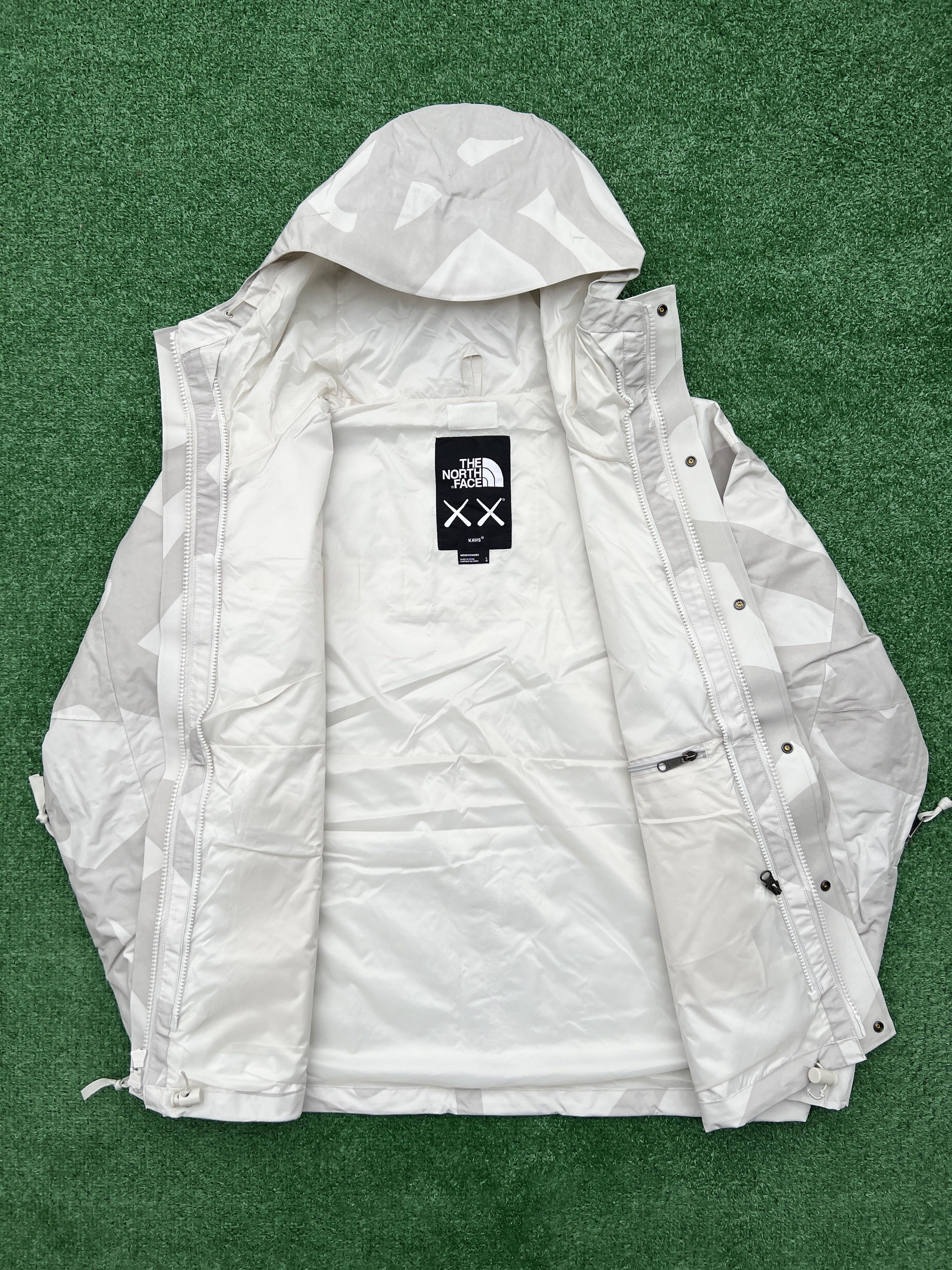 Kaws × The North Face KAWS x The North Face Mountain Jacket Size US L / EU 52-54 / 3 - 5 Thumbnail