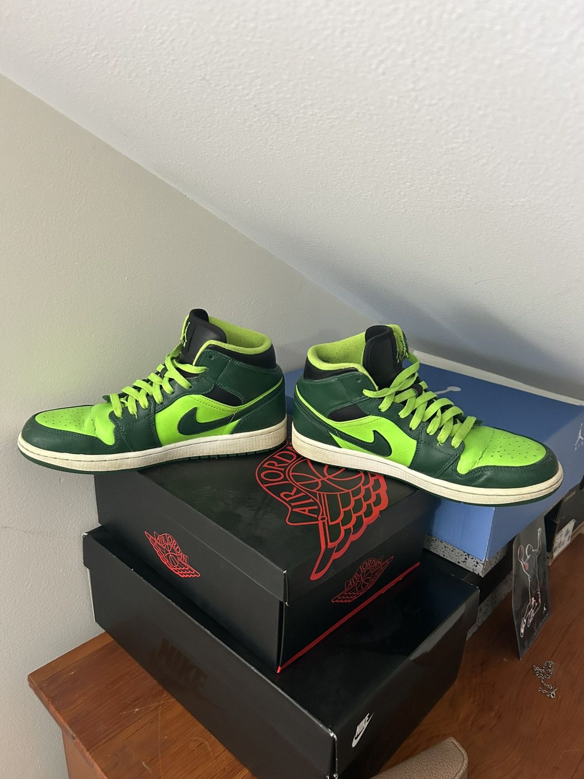 Jordan Brand Air Jordan Retro 1s Size US 9 / EU 42 - 4 Thumbnail
