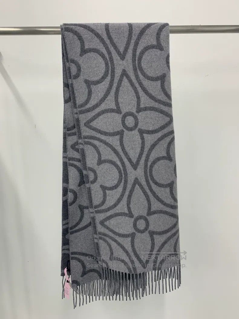 Louis Vuitton Louis Vuitton Grey scarf Size ONE SIZE - 2 Thumbnail