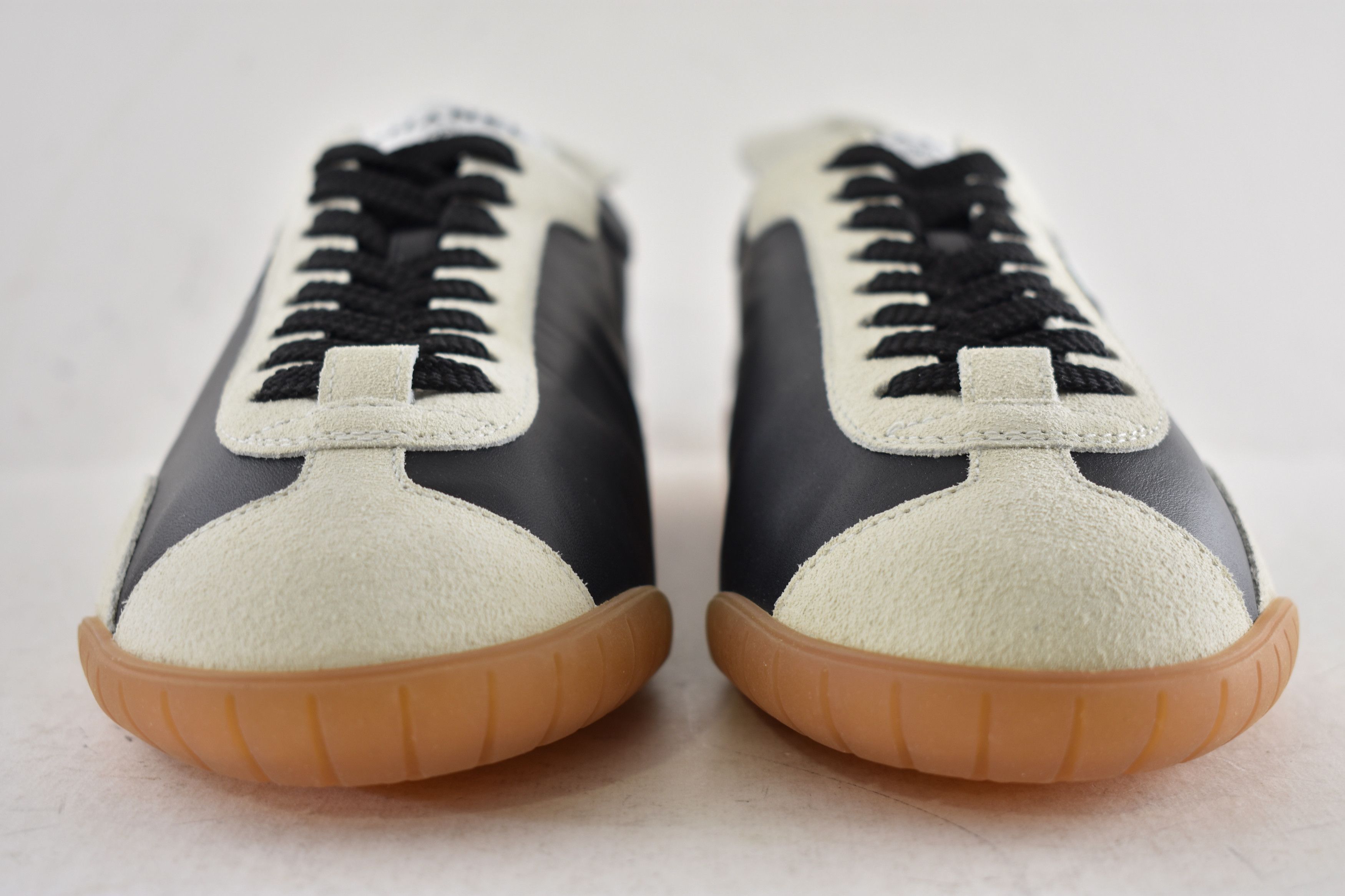Chanel 26P White Leather Suede CC Logo Runner Trainer Sneaker 39 Size US 9 / IT 39 - 12 Thumbnail