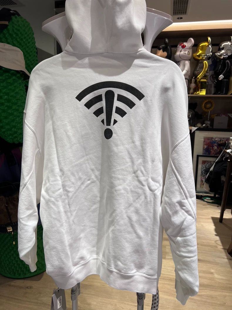 Balenciaga Balenciaga White Wifi Showroom Hoodie New Size XS with Tag Size US XS / EU 42 / 0 - 5 Thumbnail