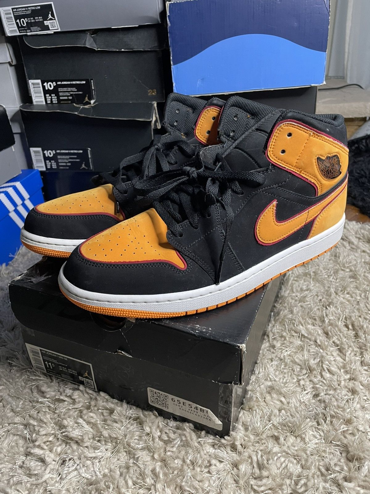 Jordan Brand Jordan 1 Mid SE vivid orange Size US 11.5 / EU 44-45 - 1 Thumbnail