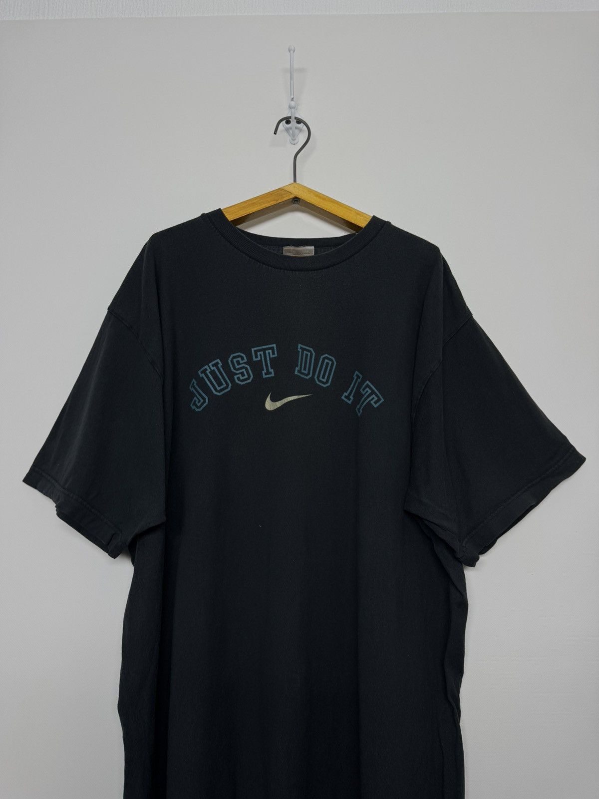 Nike Vintage Nike Center Swoosh T Shirt Tee Big Logo Spellout Y2K Size US XL / EU 56 / 4 - 3 Thumbnail