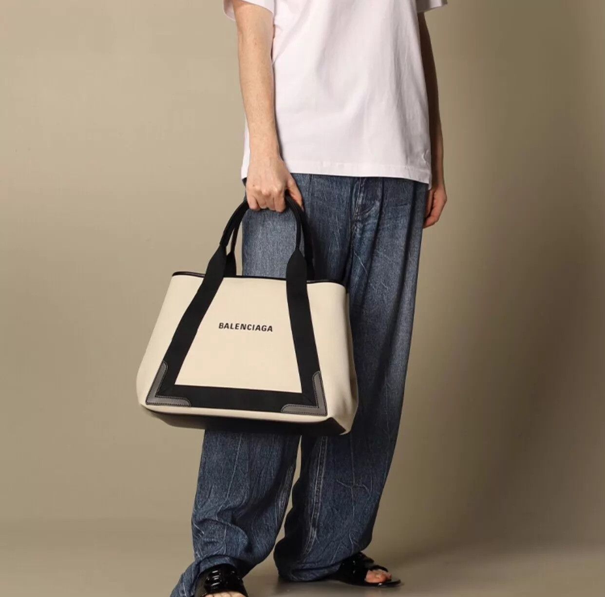 Balenciaga Balenciaga Canvas Leather Tote 41cm 99 Black White Size ONE SIZE - 2 Thumbnail