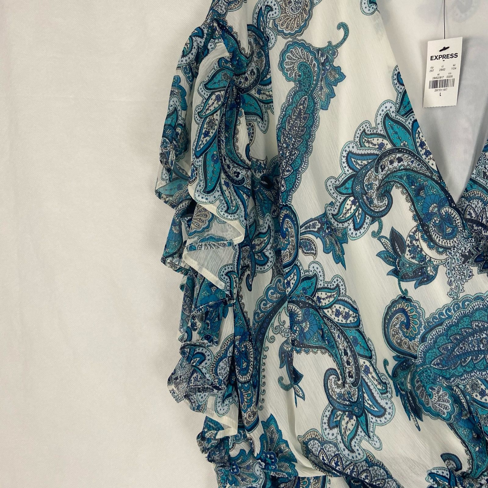 Express NWT Express V Neck Crop Top Size Large Size L / US 10 / IT 46 - 8 Thumbnail