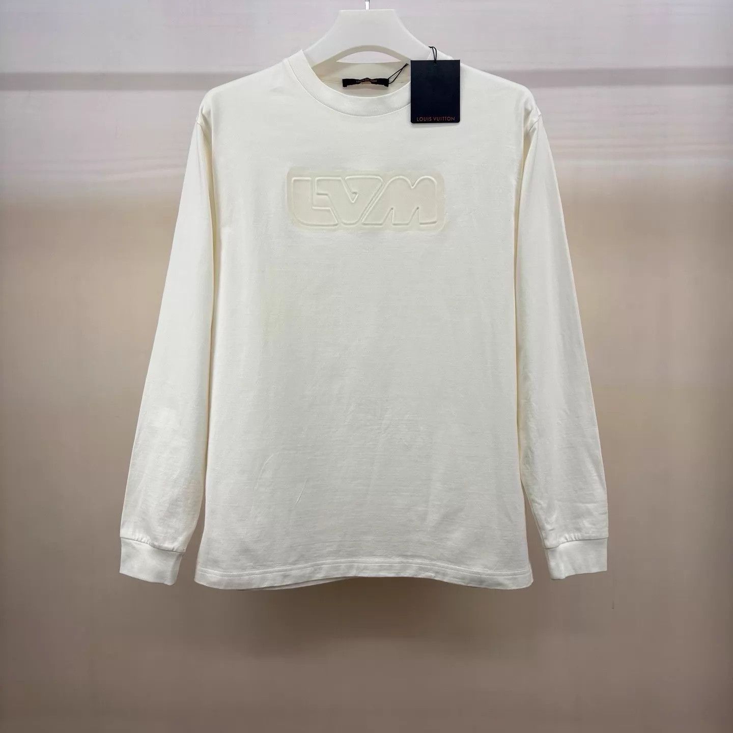 Louis Vuitton Louis Vuitton White Embossed Logo Long Sleeve Tee M Size US M / EU 48-50 / 2 - 1 Thumbnail
