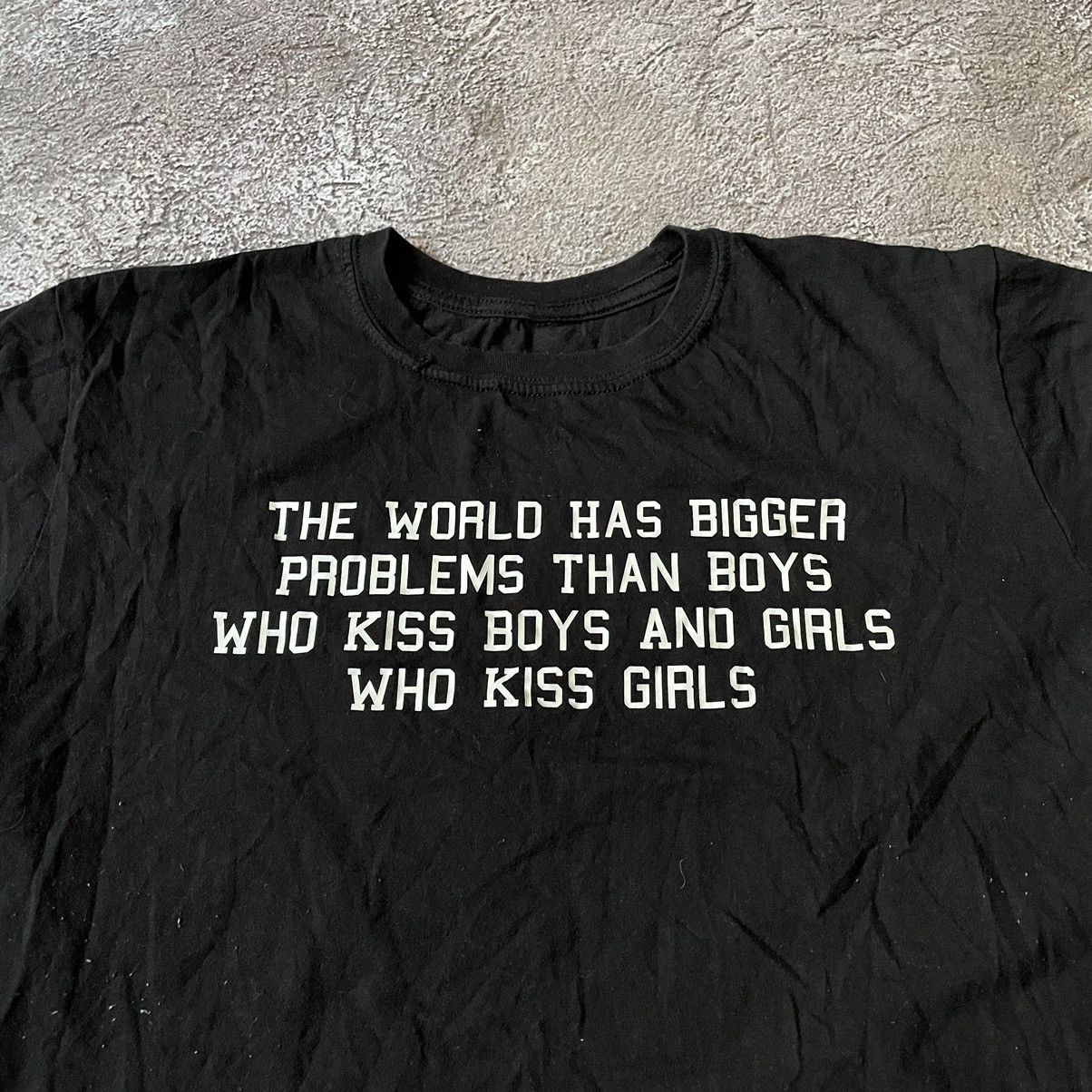 Vintage Vintage Y2K ADULT “ BOYS WHO KISS BOYS WORLD HAS “ FUNNY TEE Size US M / EU 48-50 / 2 - 3 Thumbnail