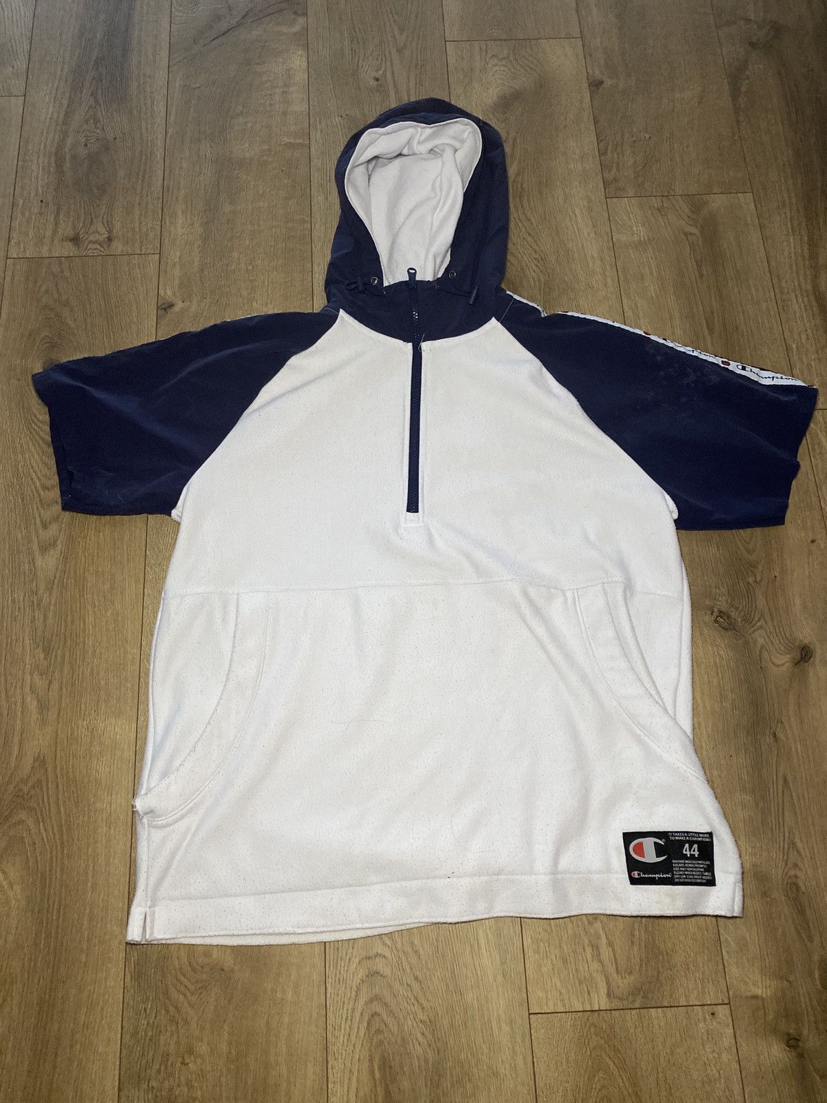 Champion Champion Short Sleeve Hoodie Sweater Size US L / EU 52-54 / 3 - 2 Thumbnail