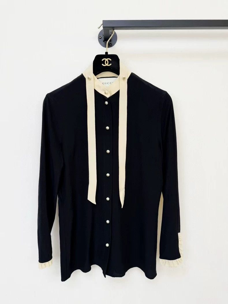 Gucci Size 36 Silk pearl button shirt size 36 2502-Nextarr